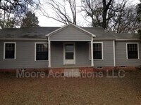Building Photo - 221 Leonard Dr