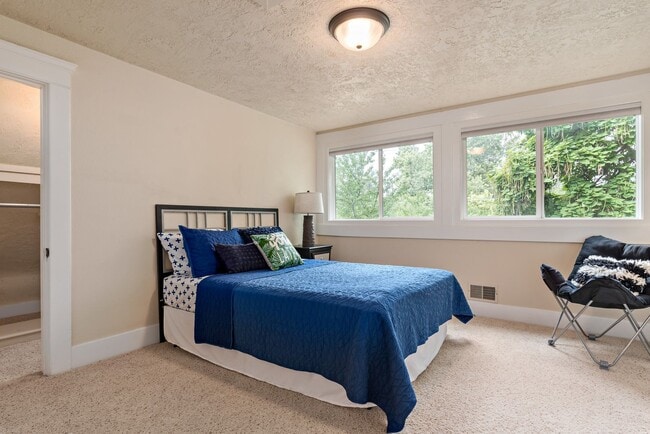 Building Photo - 3 Bedroom 3 Bathroom home in desirable North Boise.