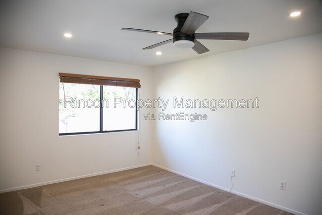 Building Photo - 584 Doyle Ln