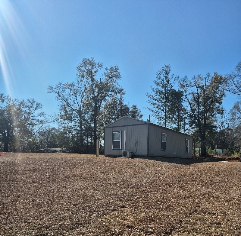 Building Photo - 910 Backwoods Rd