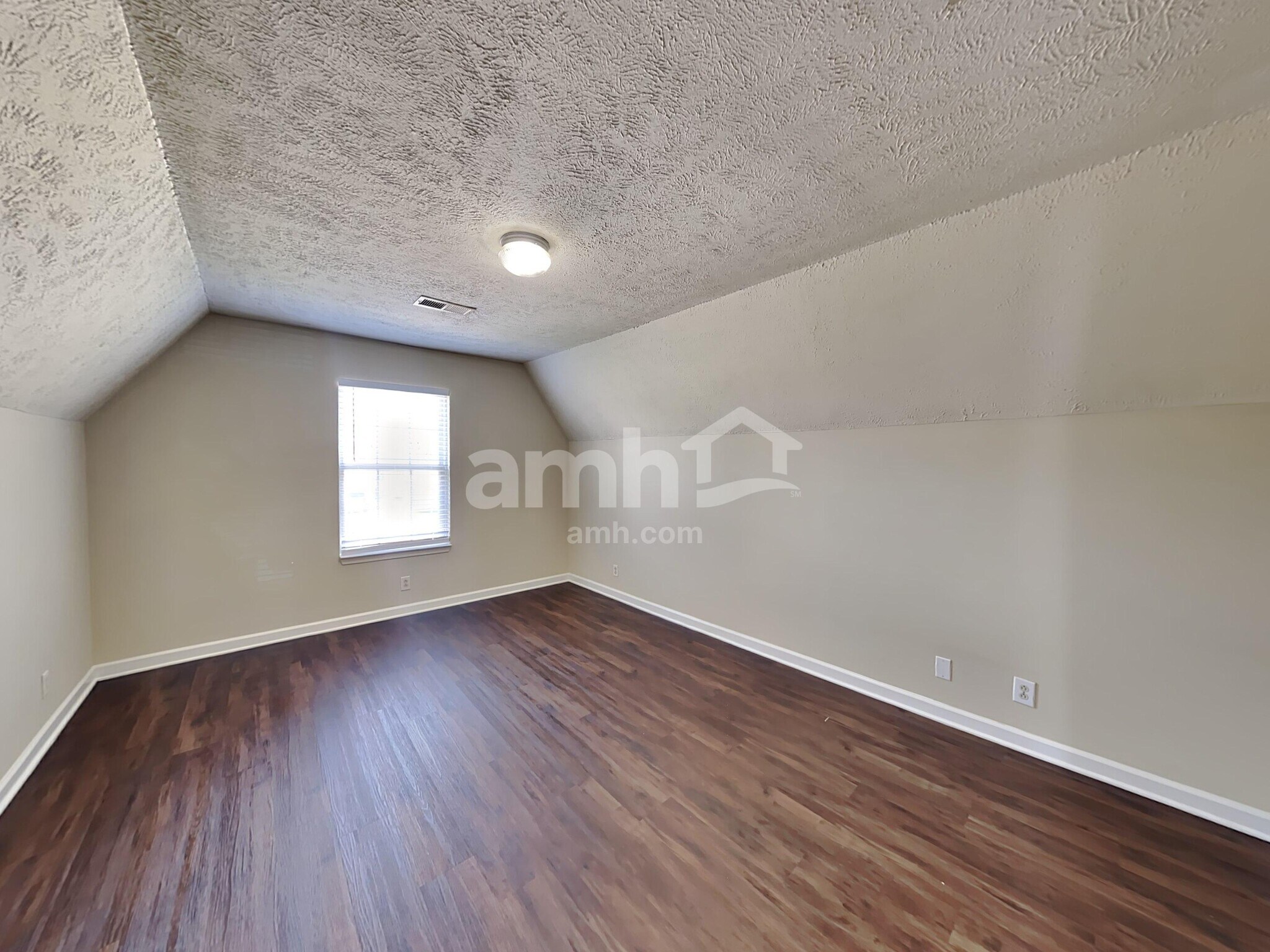 Building Photo - 2825 Islington Dr