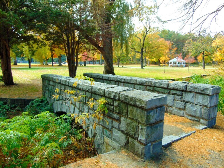 Building Photo - 29-31-31 Stone St