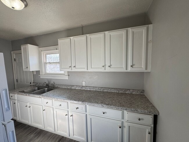 Building Photo - 1414 Iowa St