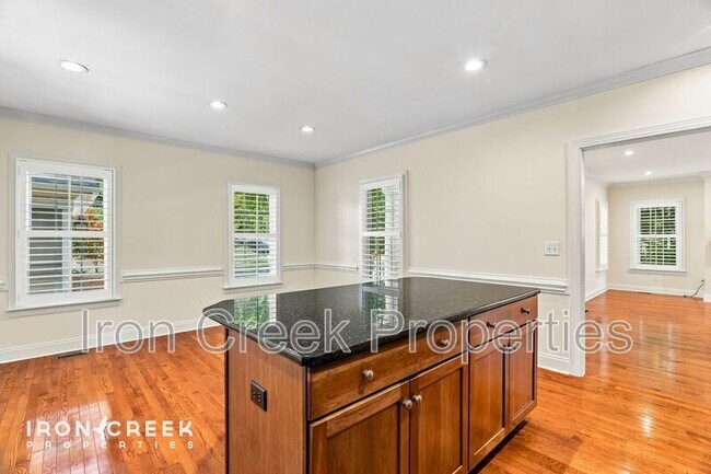 Building Photo - 1672 Olmsted Dr