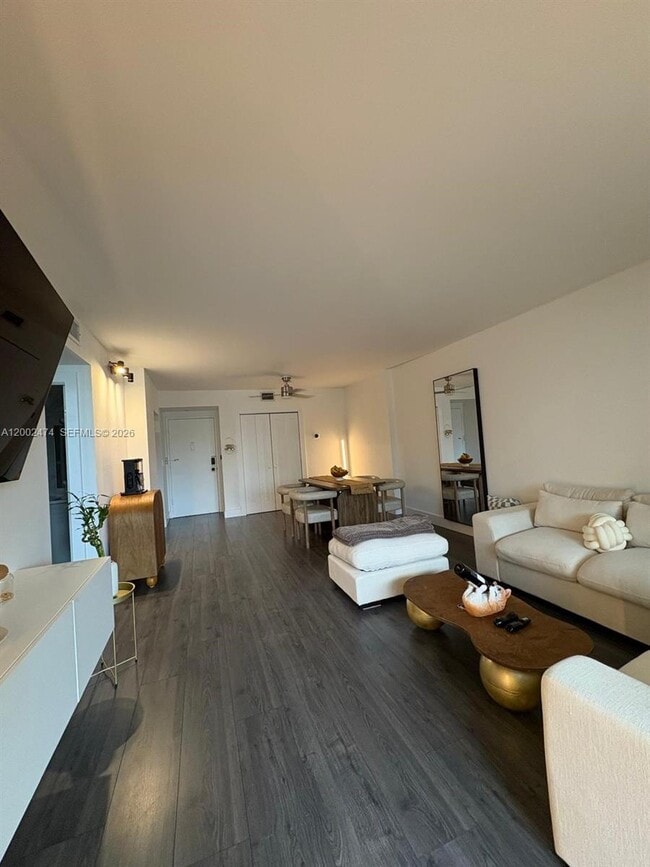 Building Photo - 4200 Hillcrest Dr