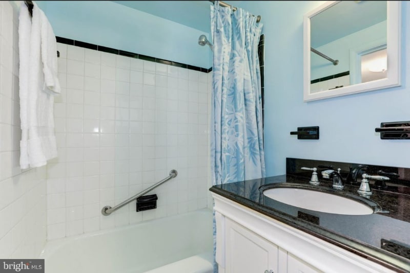 Building Photo - 6222 Rockhurst Rd