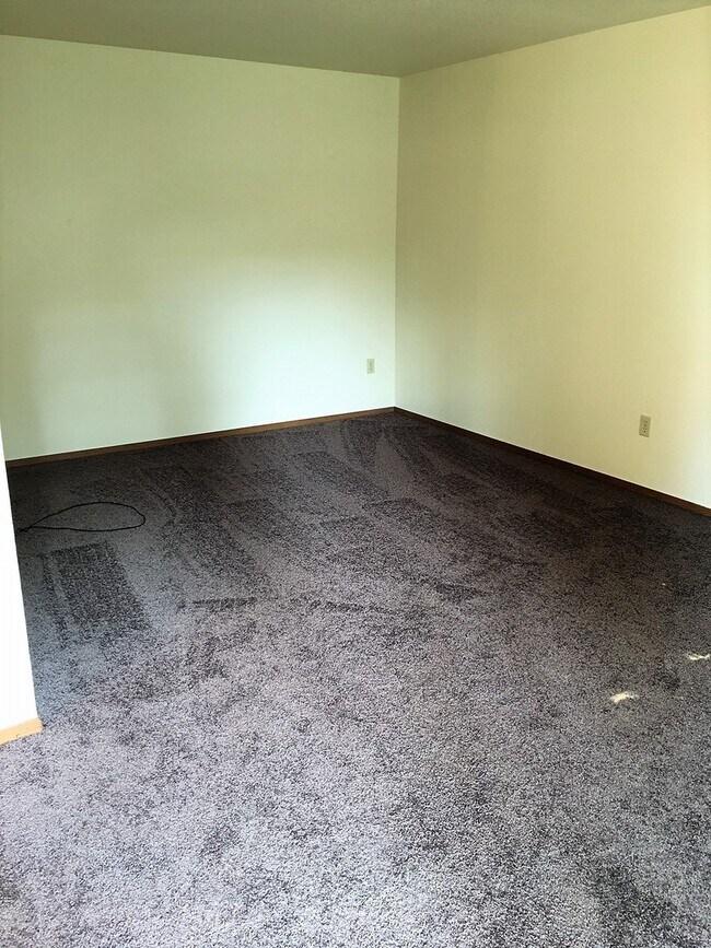 Building Photo - DUPLEX IN POST FALLS (APP#4)