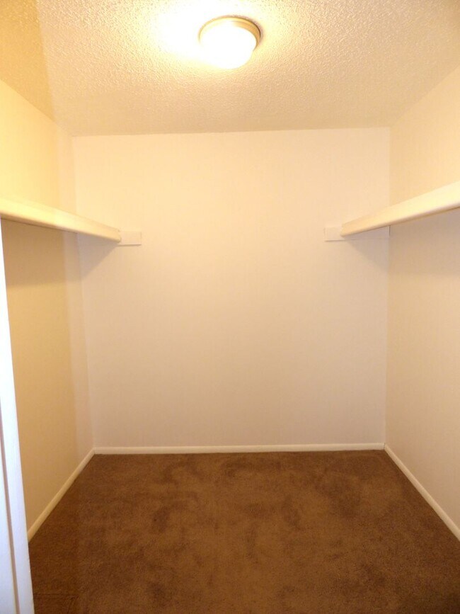 Building Photo - Cumjul05 - 1053-1055 Lansford Dr SE