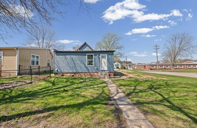 Building Photo - COMPLETELY RENOVATED 4BR HOME - MOVE-IN SPECIAL
