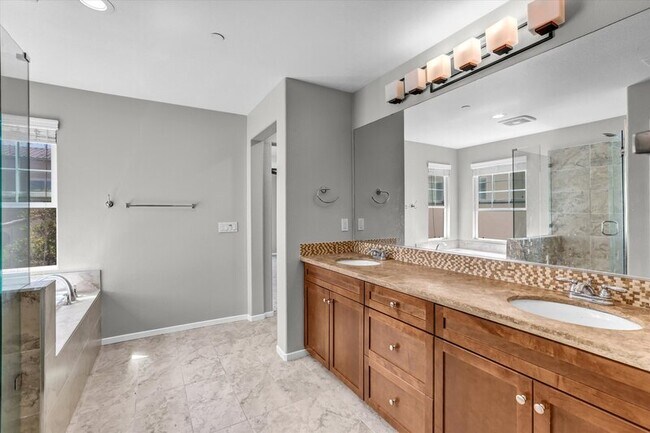 Building Photo - 2215 Antonio Dr