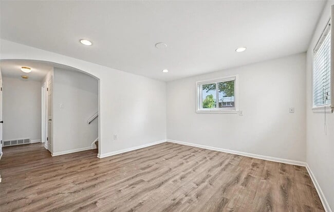 Building Photo - Welcome to this spacious 3+ bed, 2-bath bi-level home in Arvada - Available Now!