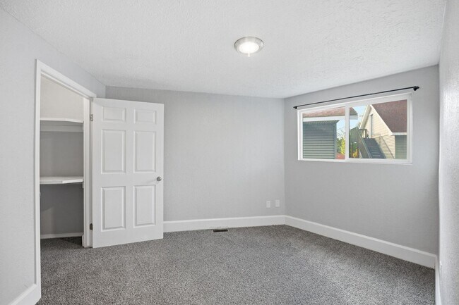 Building Photo - 3118 E Marietta Ave