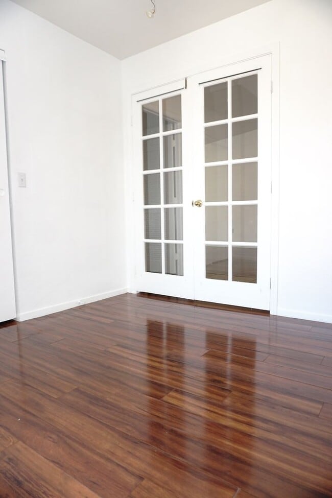 Building Photo - NEWLY RENOVATED 3BD/2BA CONDO W/ 2 CAR GARAGE