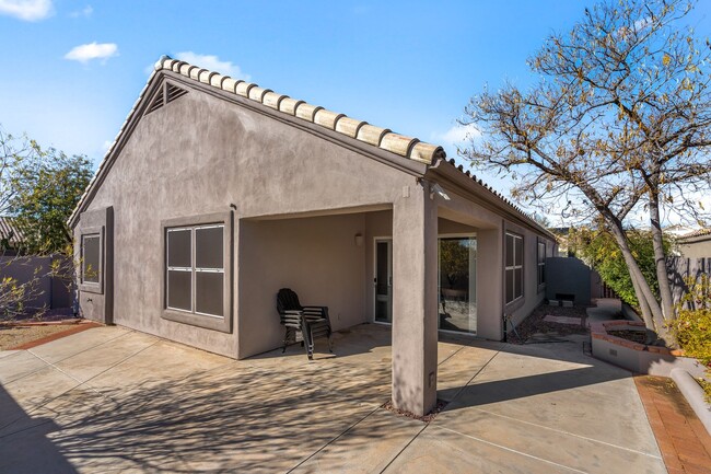 Building Photo - Charming Semi-Furnished Home in Oro Valley...