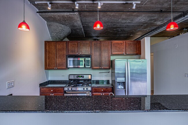 Building Photo - 1071 W 15th St
