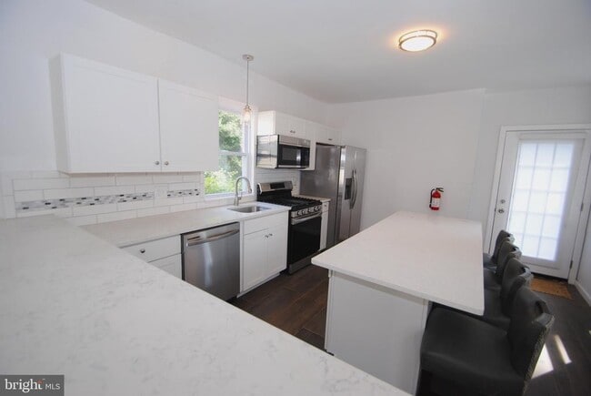 Building Photo - 217 Wood St