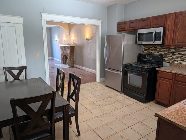 Building Photo - 2409 McElderry St