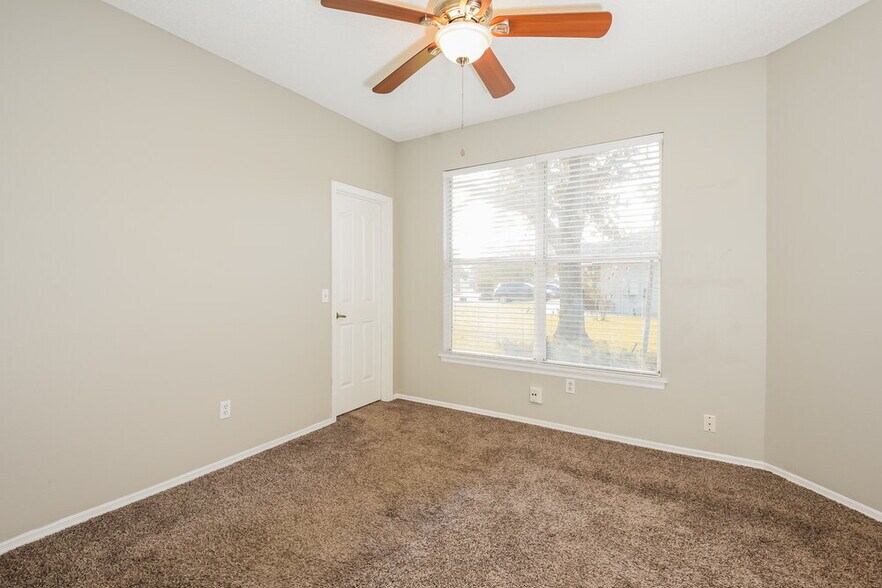 Building Photo - 7247 Somersworth Dr