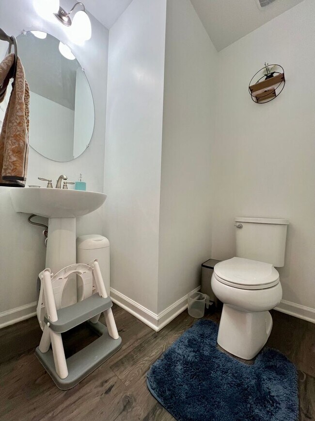 Building Photo - Stunning 4-Bed Townhome in Quakertown! Available NOW!