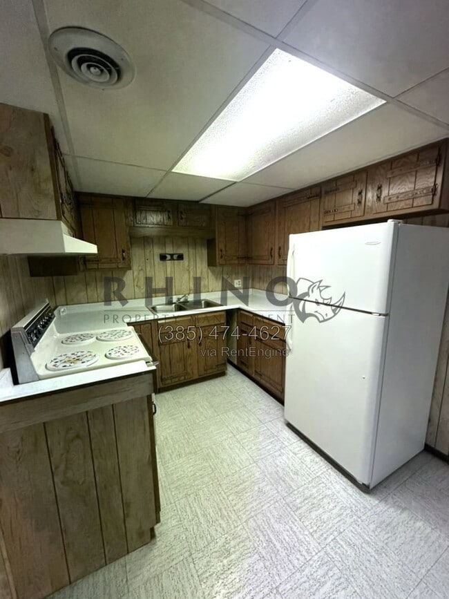 Building Photo - 825 W Arapahoe Ave
