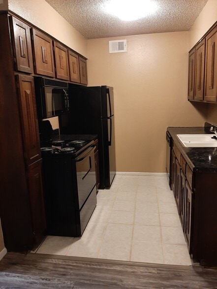 1 bed 1 bath - Six100 Meridian