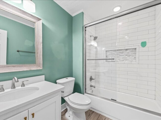 Building Photo - 2 Bedroom, 2 Bath Home with ADU Downtown Charleston!