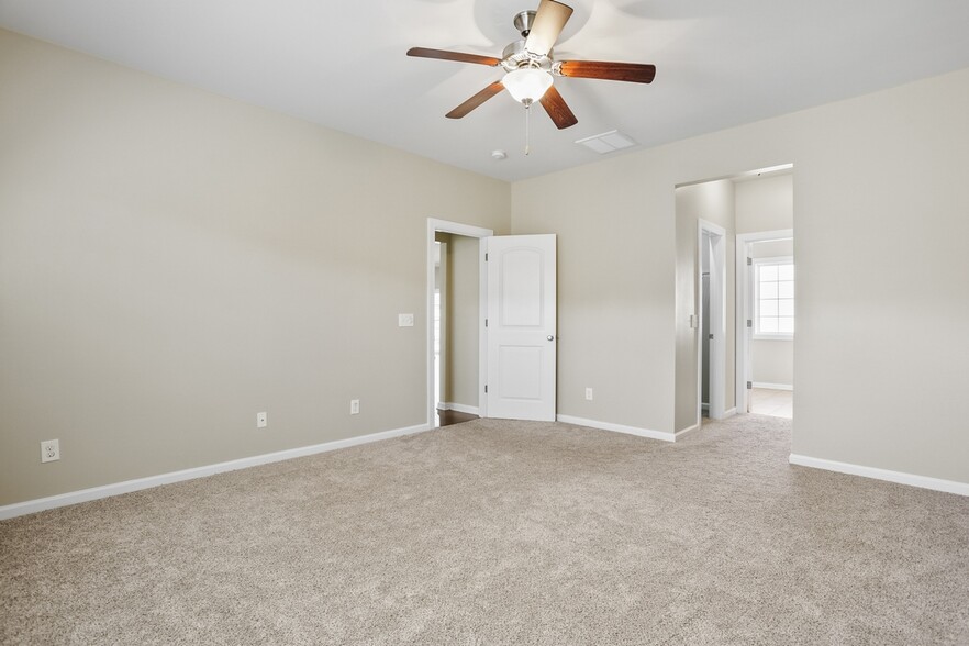 Building Photo - 5 Crossgate Ct