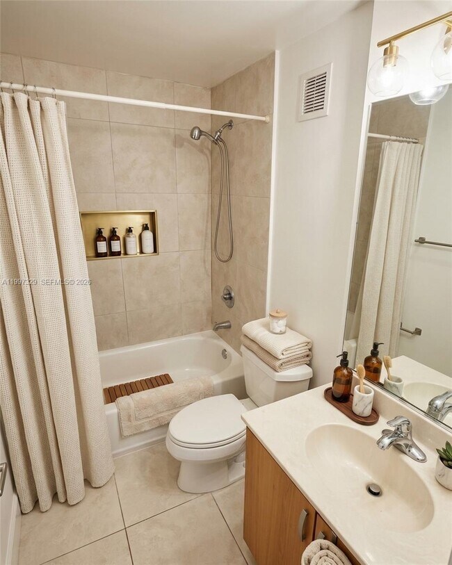 Building Photo - 7501 E Treasure Dr