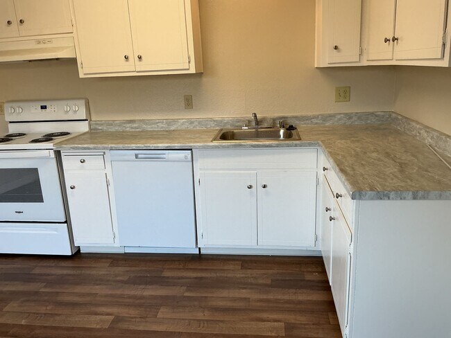 Building Photo - 218