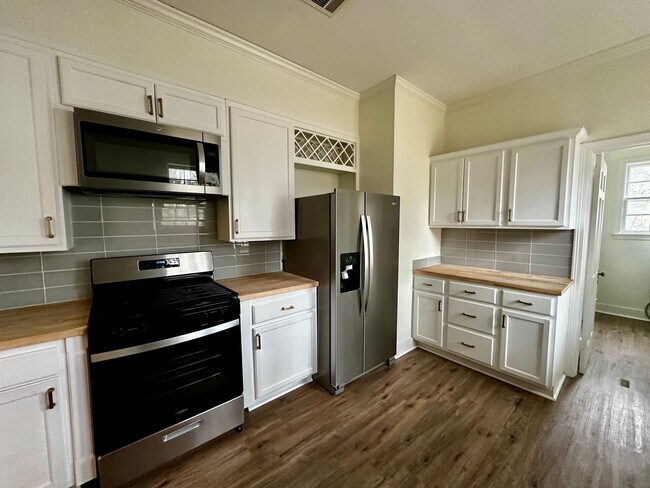 Building Photo - COMING SOON!!! Beautifully Renovated 3 bed/ 2 Bath in North Jackson