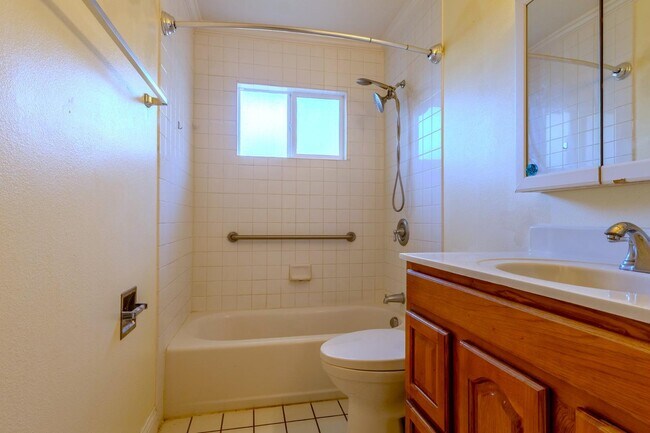 Building Photo - 6522 Maywood Ln