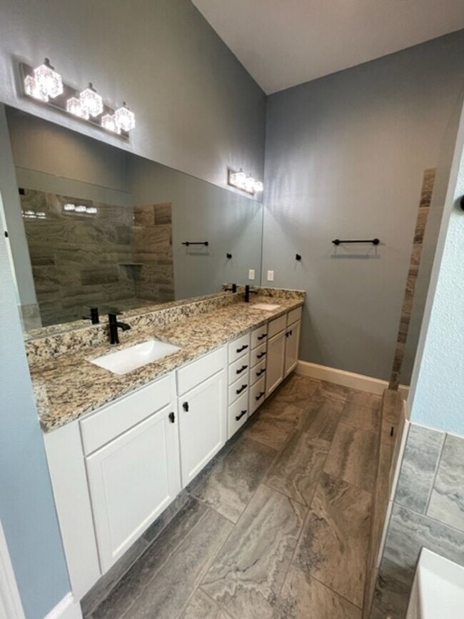 Building Photo - 1033 Stagecoach Bend