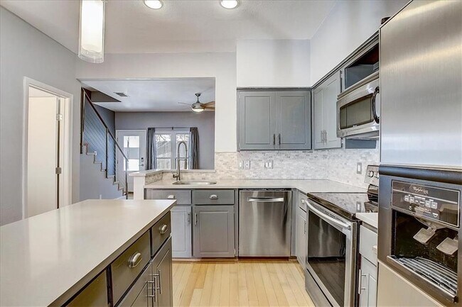 Building Photo - 1307 Kinney Ave