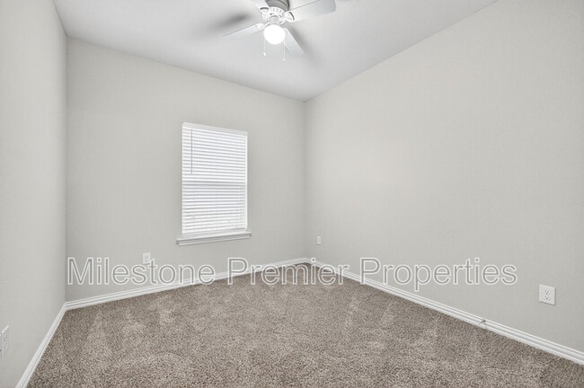 Building Photo - 2813 Peony Dr