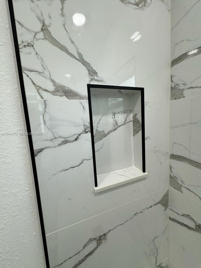 Building Photo - 11912 NE 10th Ave