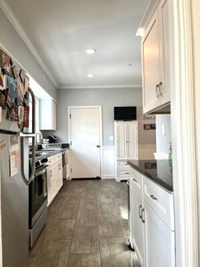 Building Photo - AVAILABLE SEPTEMBER 1ST - Beautiful, Spacious and Renovated Brighton/Oak Square 3 Bed Duplex.  NO...