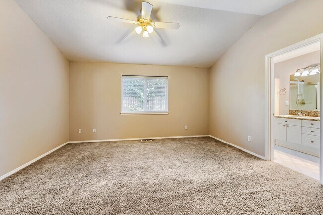 Building Photo - Single-Level 4BR/2BA Ranch — Spacious 3-Car Garage & Low-Maintenance Yard (Oregon City / Fairway ...