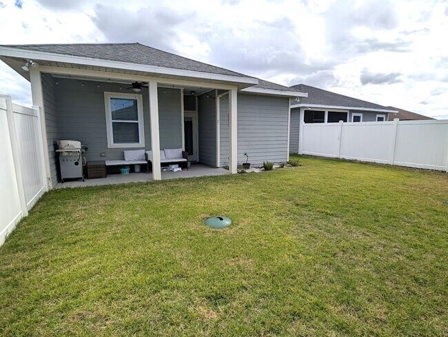 Building Photo - 1750 SW 246th Dr