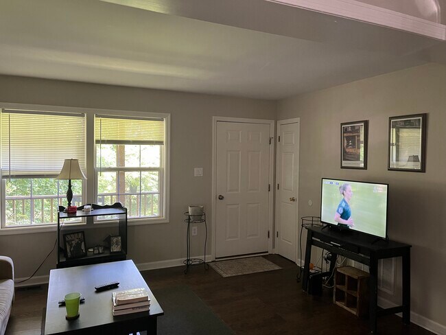 Building Photo - 276 Isle Of Pines Rd