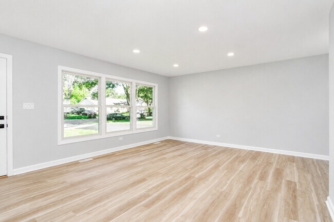Building Photo - 7777 Ramsgate Cir S