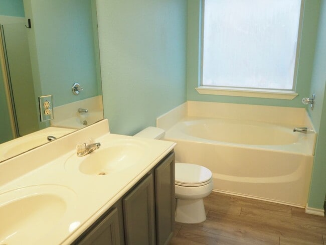 Building Photo - 511 Lone Star Park Ln