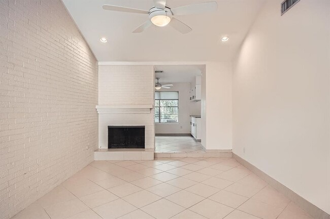 Building Photo - 3004 Maywood Cir