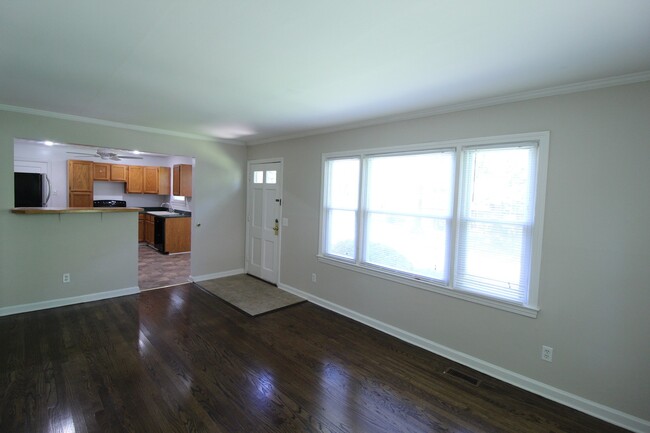 Building Photo - 1/2 Month FREE On This 2 Bedroom 1 Bath Ho...