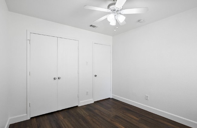 Building Photo - "Charming 3-Bedroom Home Just Minutes from Downtown Dallas!"