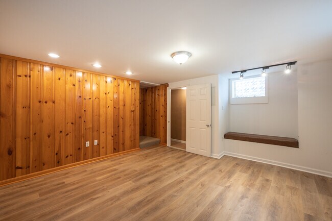 Building Photo - 8518 Water Oak Rd