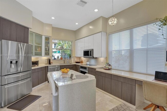 Building Photo - 1529 Shoreline Way