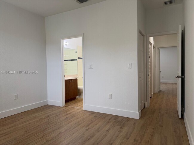 Building Photo - 14934 SW 41st Ln