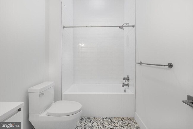 Building Photo - 2119 N Front St