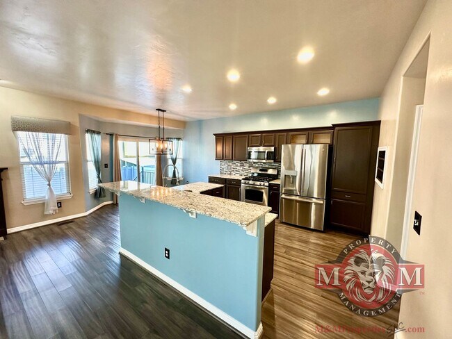 Building Photo - 3 Bd 3.5 Bath Model Like Townhome in Riverton