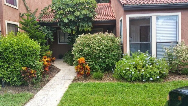 Building Photo - Beautiful  Furnished 1/1 condo x Rent  in Winter Park Next to Full Sail University !